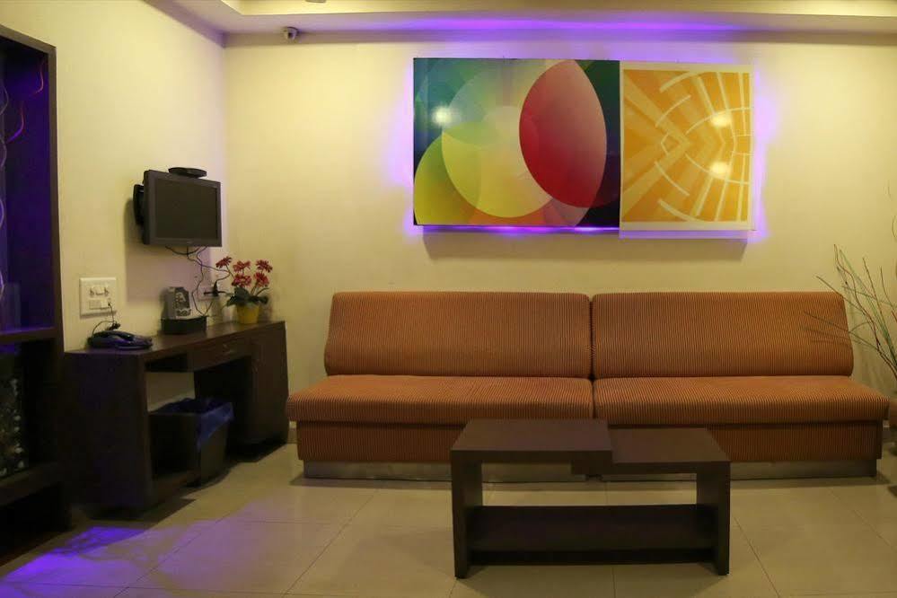 Oyo Rooms Mahanadu Road Extension Vijayawāda Eksteriør billede