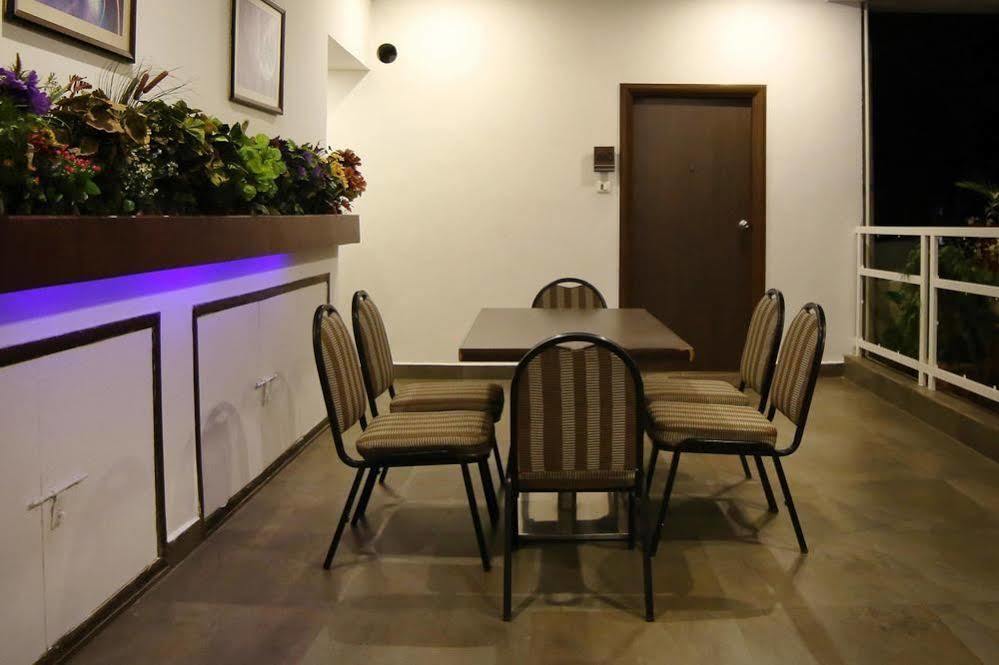 Oyo Rooms Mahanadu Road Extension Vijayawāda Eksteriør billede